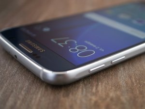  Обзор Samsung Galaxy S6: почти без компромиссов Samsung  - 1431624182_galaxy_s6_13