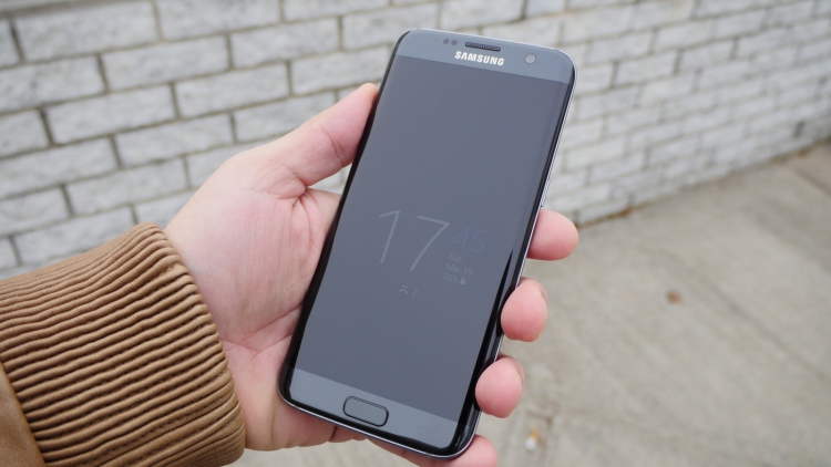  Фото передних панелей Galaxy S8 и S8 Plus Samsung  - galaxy-s7-edge-review-hardware-2.-750
