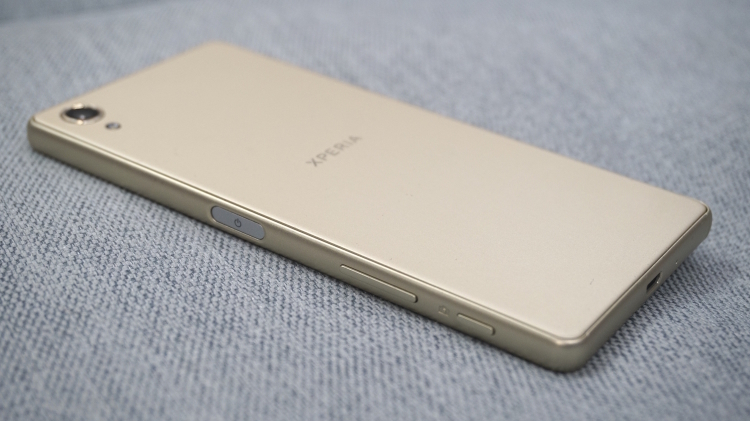  У нового Sony Xperia X раскрыт дизайн Другие устройства  - sony-xperia-x.-750
