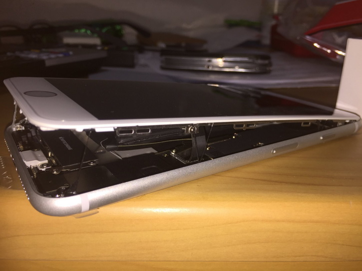  Взрыв iPhone 8 Plus. Два случая произошедшие в Азии Apple  - iphone_8_plus_explode_07