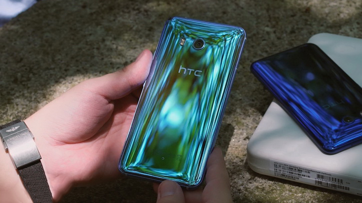  HTC удвоила свой месячный доход Другие устройства  - htc_u11_hands_on_mt_resize-1