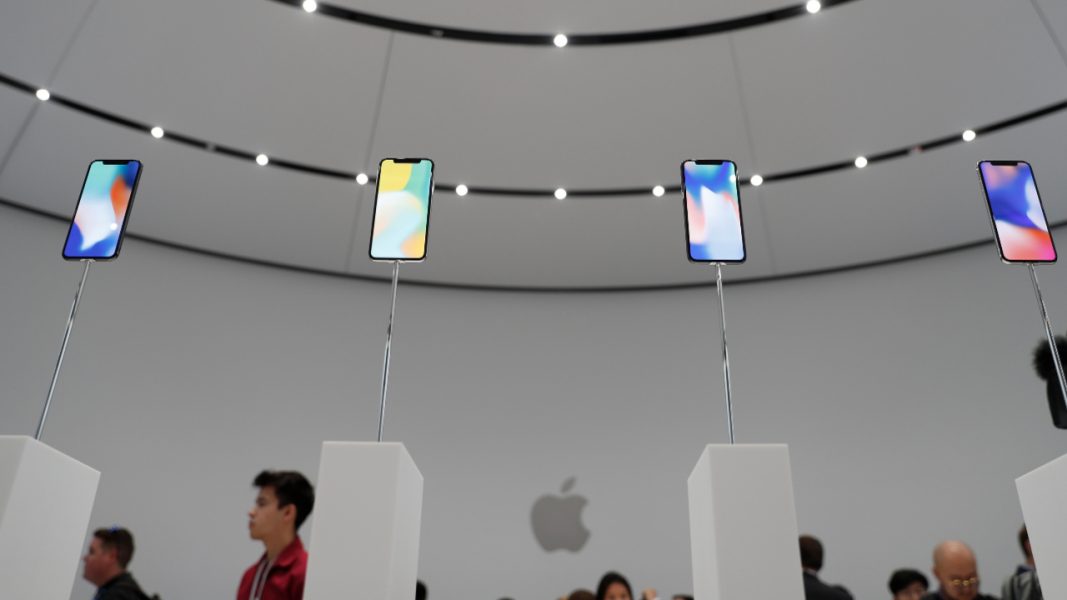  iPhone X принесет Samsung прибыль больше, чем Galaxy S8 Apple  - iphone_x_hands_on_32