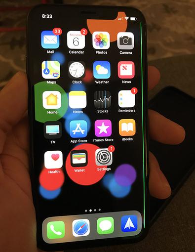  Пользователи негодуют из-за зеленой полоски на экране iPhone X Apple  - 7429e6581ec34e1648d5e114e31153b1