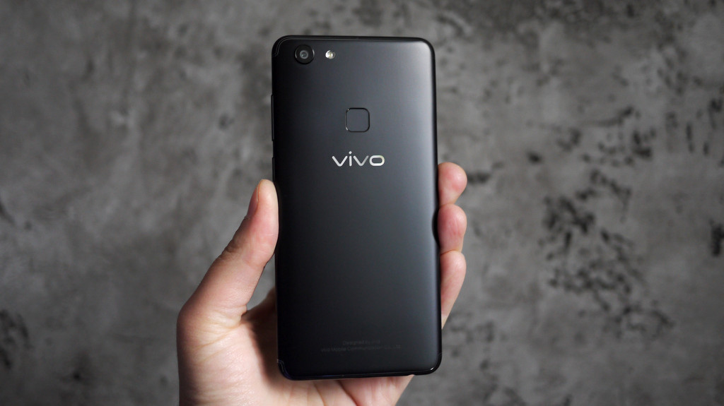  Обзор смартфона Vivo V7: новые пропорции селфи Другие устройства  - 5-1