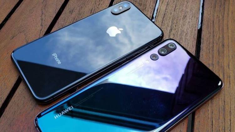  Почему Huawei не осмелилась или почему Apple стала первой в стане «моноброви» Huawei  - iPhone-X-vs-Huawei-P20-Pro.-750