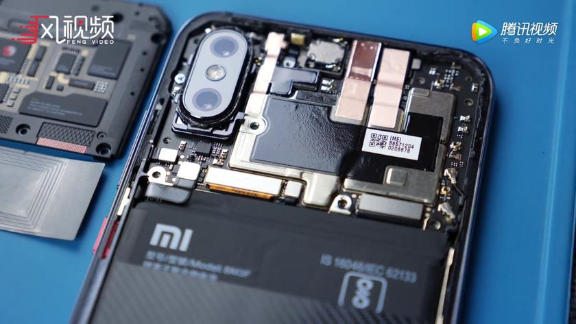  Xiaomi Mi 8 Explorer Edition взгляд изнутри (фото и видео) Xiaomi  - 9a8395a99573463785df95e3ea72ae45