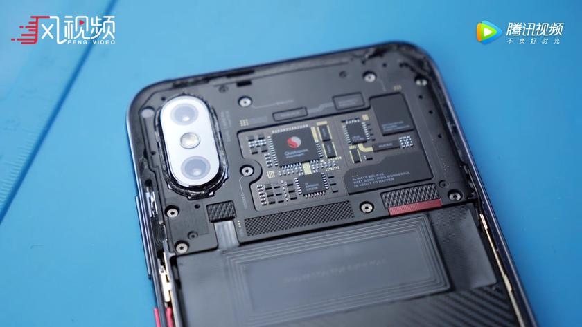  Xiaomi Mi 8 Explorer Edition взгляд изнутри (фото и видео) Xiaomi  - b7466371aec4a423d746913c9b6a9a03