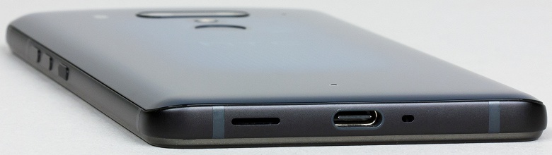  Обзор HTC U12+: спорный гаджет с необычным дизайном LG  - IMG7140-1