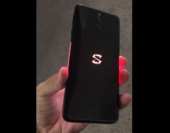  Засветился Xiaomi Black Shark 2 с RGB-подсветкой. Видео Xiaomi  - 1571753