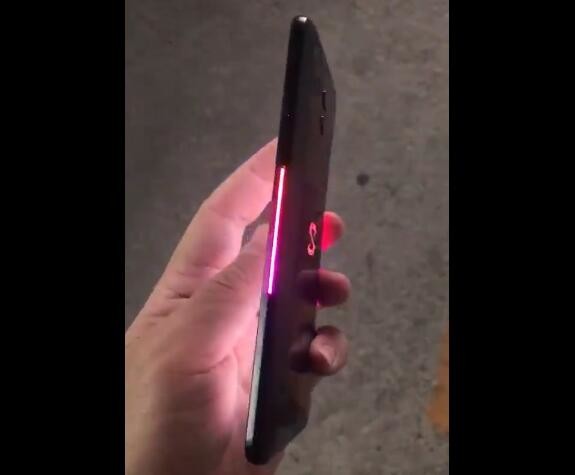  Засветился Xiaomi Black Shark 2 с RGB-подсветкой. Видео Xiaomi  - 1571754