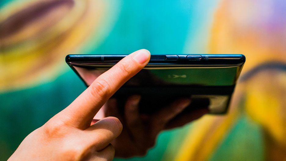  Первый смартфон на Snapdragon 855 уже декабря 2018 года Другие устройства  - royole-flexpai-9296