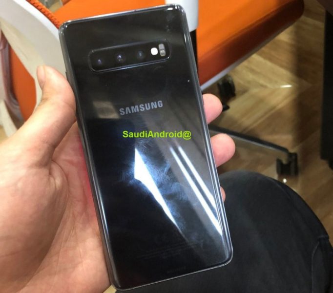  Samsung Galaxy S10 - гаджет в качестве зарядника Samsung  - sm.01.750