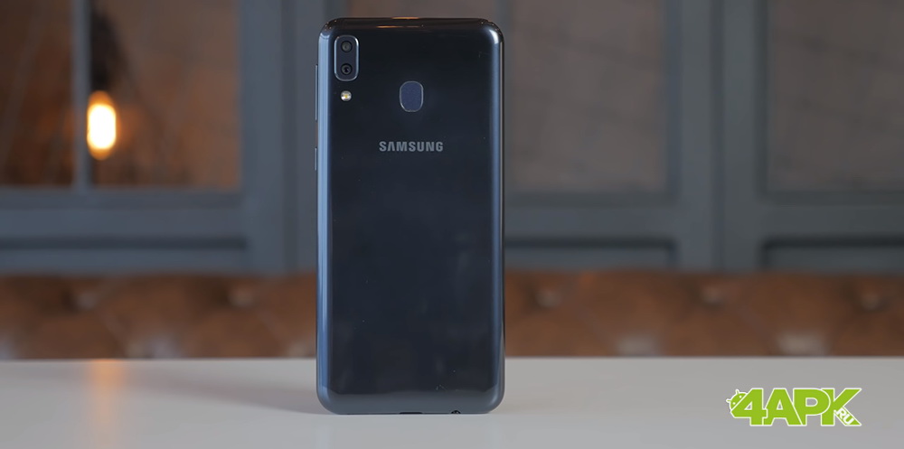  Быстрый обзор Samsung Galaxy M20: Спуск с небес Samsung  - 03_Samsung_Galaxy_M20
