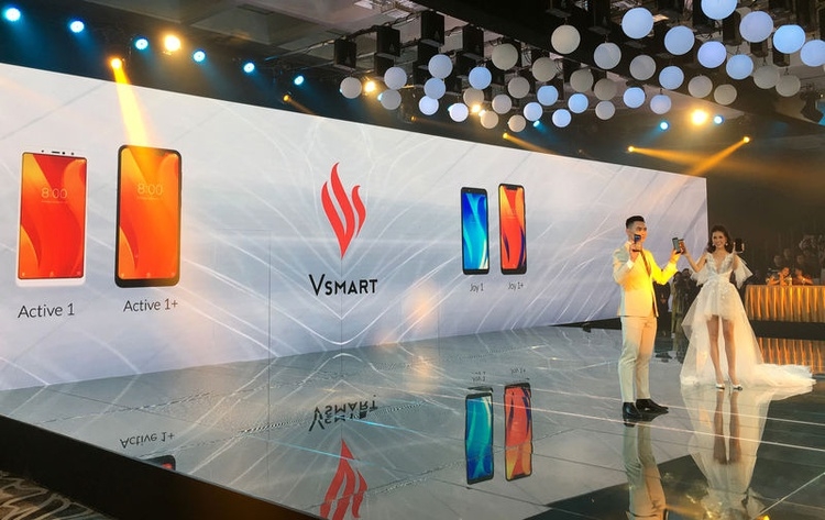  Выпущенные во Вьетнаме 5G-смартфоны станут продавать в США и Европе Другие устройства  - 2019-06-28T034331Z_2_LYNXNPEF5R0D9-OUSTC_RTROPTP_3_TECH-US-VIETNAM-VINGROUP-VSMART