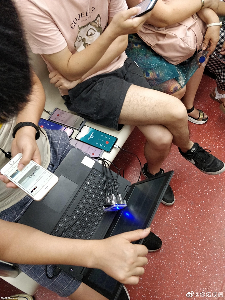  Неанонсированный Huawei Mate 30 Pro заметили в метро Huawei  - huawei-mate-30-pro-lo-anh-thuc-te-3