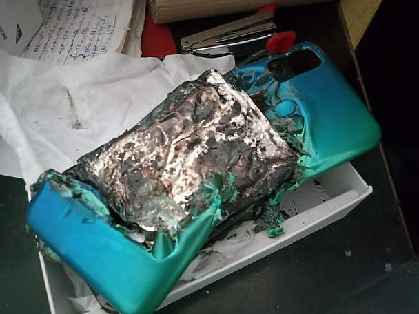  Новый Samsung Galaxy M30s взорвался спустя 1 день после приобретения Samsung  - 3467dafd3f44684-608x456