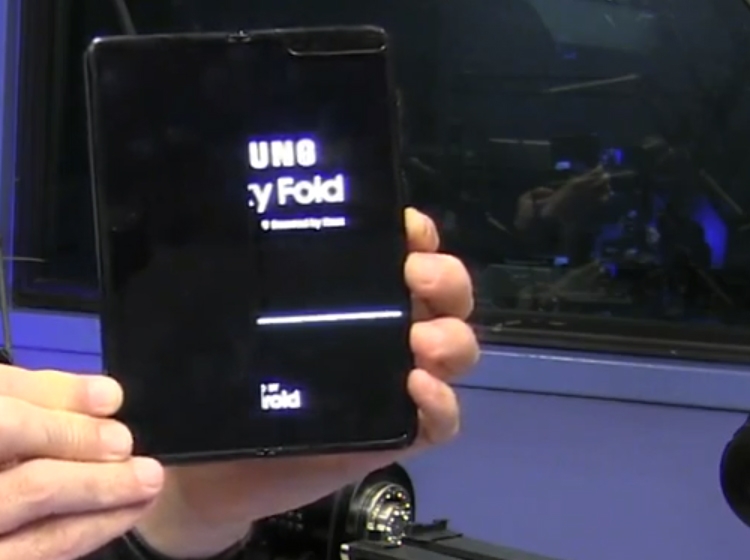  Samsung Galaxy Fold не смог выдержать заявленное количество сгибаний Samsung  - fold1-1