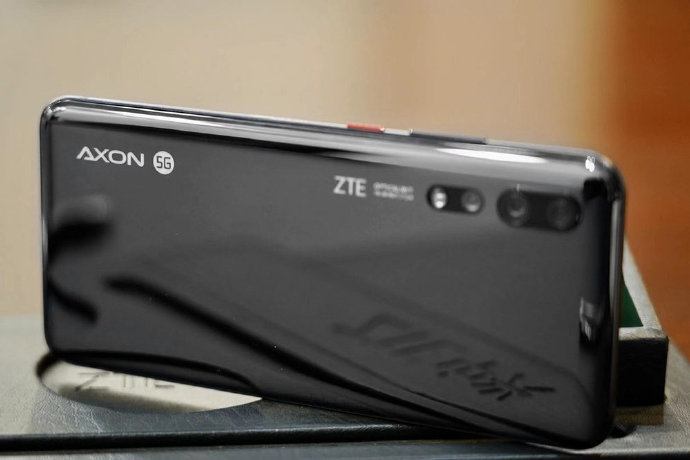 Стали известны главные характеристики ZTE Axon 10s Pro + дизайн Другие устройства  - 7afae973gy1g9xp79jy10j20rs0ijjxt