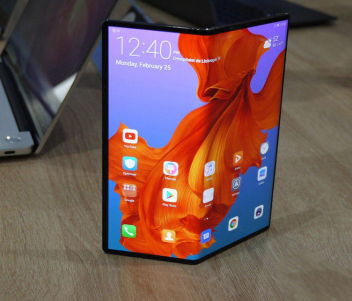  Потребители выбирают гибкие смартфоны в формате раскладушки Samsung  - fold2