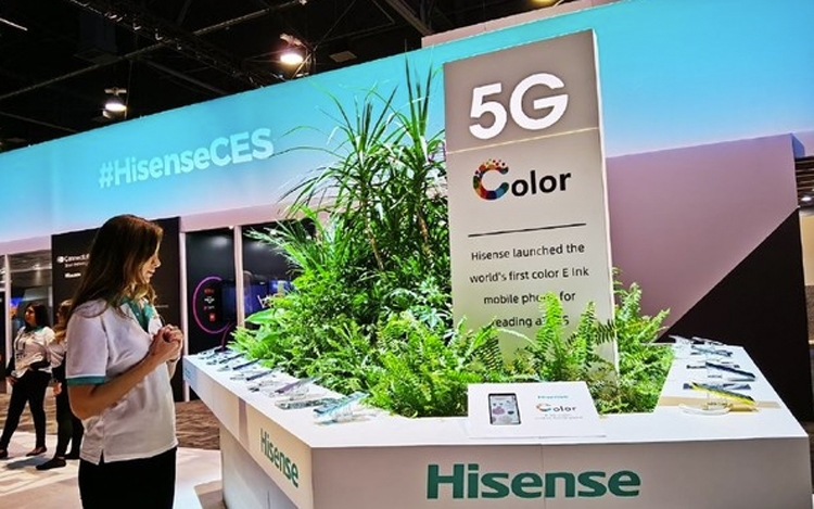  Hisense: смартфон с экраном на цветной электронной бумаге Другие устройства  - hi2