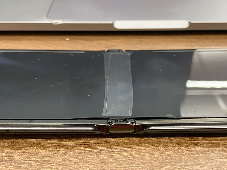  Проблемы с Motorola razr: отслоения экрана в зоне шарнира Другие устройства  - 12