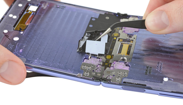  iFixit оценили сложность ремонта смартфона Samsung Galaxy Z Flip Samsung  - flip6