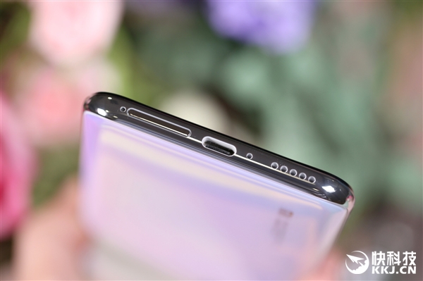  Xiaomi анонсировала Mi 10 Youth Edition: средний смартфон с 5G Xiaomi  - s_e4545841491f4655a0af78a7b670cd25