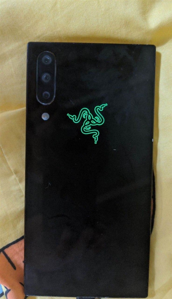  Засветился прототип Razer Phone 3 Другие устройства  - s_3f4ac01075394b1896a3a47b7cfb2464