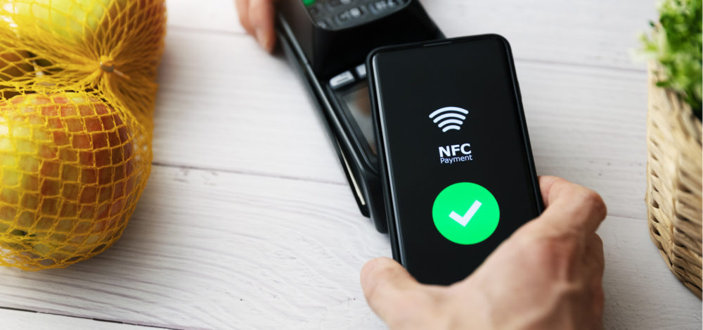 NFC payment success with mobile at the cash 1000x469.jpg.pagespeed.ce.7DVjqfN61
