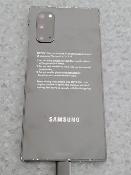  Секретный прототип Samsung Galaxy S20 Samsung  - sekretnyj_prototip_galaxy_s20_pokazali_na_zhivyh_foto_2