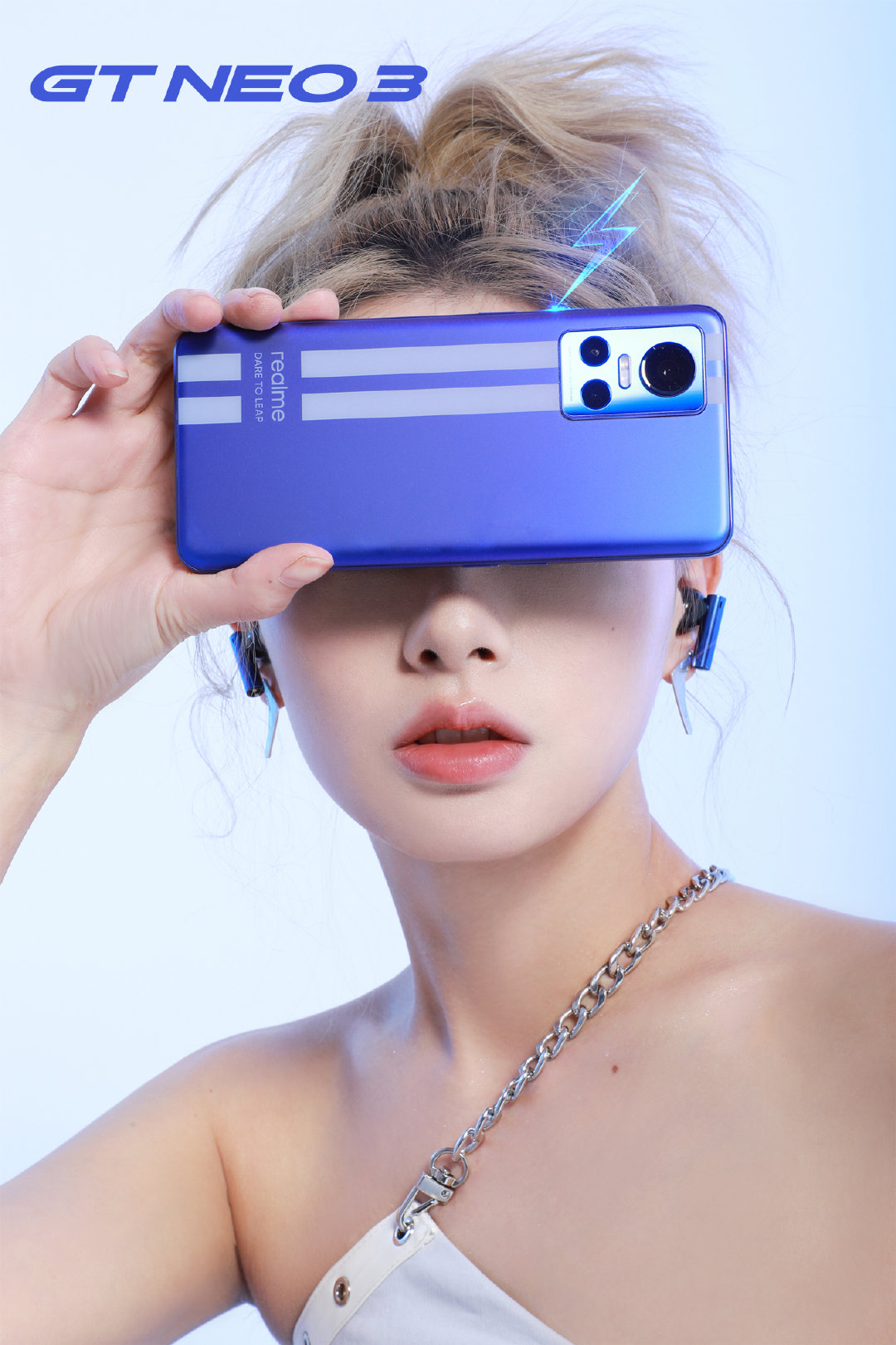 Realme GT Neo 3: студийные фото и видео Другие устройства  - realme_gt_neo_3_poziruet_na_studijnyh_foto_i_video_4