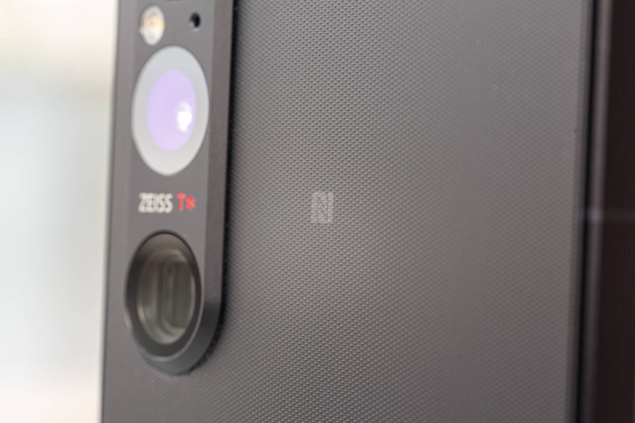 Sony Xperia 1 V: все расцветки на студийных фото Другие устройства  - sony_xperia_1_v_vo_vseh_rascvetkah_krasuetsa_na_studijnyh_foto_picture8_0