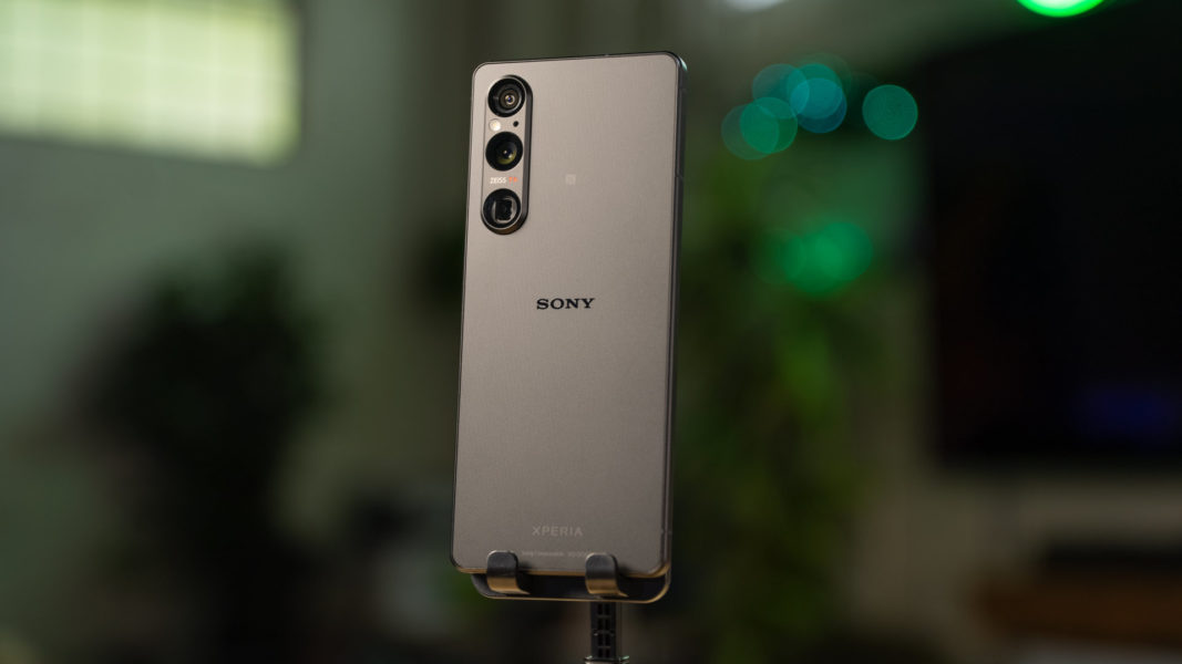  Sony Xperia 1 V: все расцветки на студийных фото Другие устройства  - sony_xperia_1_v_vo_vseh_rascvetkah_krasuetsa_na_studijnyh_foto_picture8_4