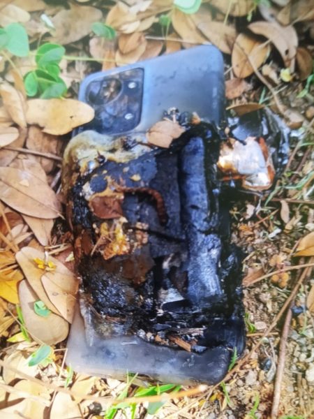  Новенький OnePlus Nord 2T взорвался в кармане своего владельца Другие устройства  - svezhekuplennyj_oneplus_nord_2t_vzorvalsa_pokalechiv_vladelca_picture2_0