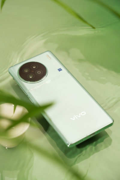  Vivo X90s уже показался на студийных фото Другие устройства  - vivo_x90s_esche_ne_vyshel_no_uzhe_poziruet_na_studijnyh_foto_2-scaled