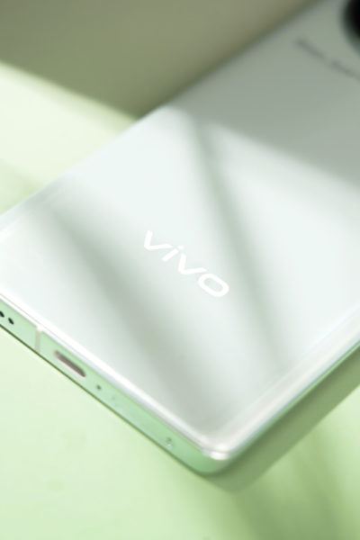  Vivo X90s уже показался на студийных фото Другие устройства  - vivo_x90s_esche_ne_vyshel_no_uzhe_poziruet_na_studijnyh_foto_4-scaled