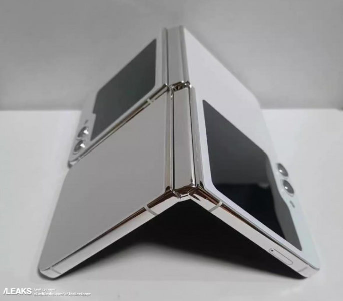 Дизайн Samsung Galaxy Z Flip 5 в двух расцветках. Фото и видео Samsung  - dizajn_samsung_galaxy_z_flip_5_v_dvuh_cvetah_na_foto_i_video_bolvanok_picture2_3_resize