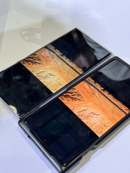  OnePlus 12 впервые на публике. Особенности экрана Другие устройства  - oneplus_12_vpervye_pokazalsa_na_publike_vse_vnimanie_na_ekran_8