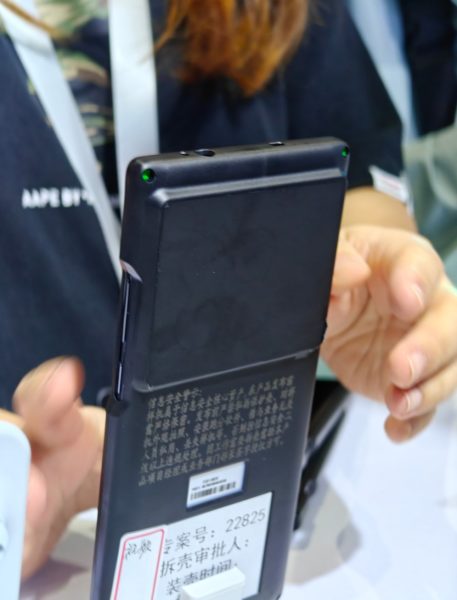  OnePlus 12 впервые на публике. Особенности экрана Другие устройства  - oneplus_12_vpervye_pokazalsa_na_publike_vse_vnimanie_na_ekran_9