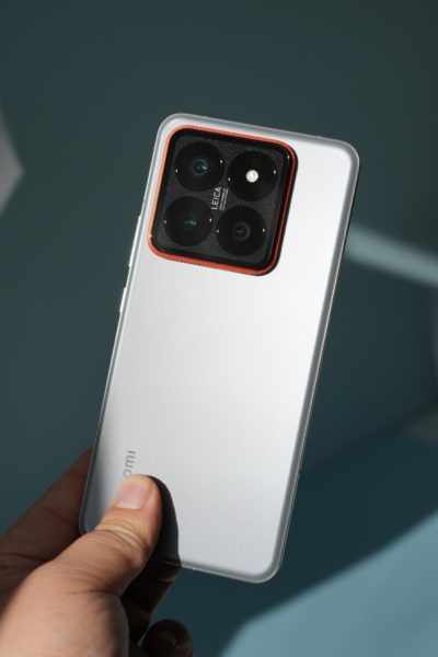  Титановый Xiaomi 14 Pro показался на живых фото Xiaomi  - titanovaa_specversia_xiaomi_14_pro_vo_vsej_krase_na_zhivyh_foto_1