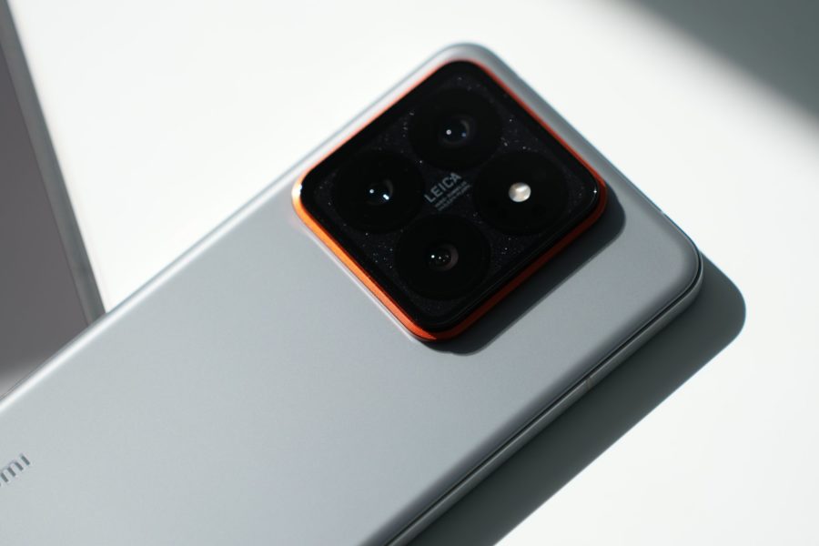  Титановый Xiaomi 14 Pro показался на живых фото Xiaomi  - titanovaa_specversia_xiaomi_14_pro_vo_vsej_krase_na_zhivyh_foto_3-1