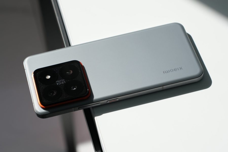  Титановый Xiaomi 14 Pro показался на живых фото Xiaomi  - titanovaa_specversia_xiaomi_14_pro_vo_vsej_krase_na_zhivyh_foto_5