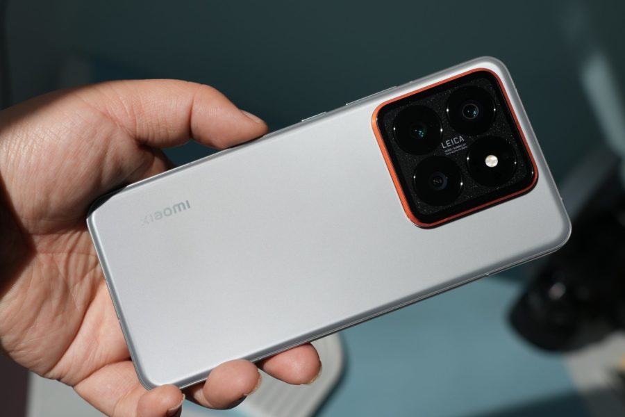  Титановый Xiaomi 14 Pro показался на живых фото Xiaomi  - titanovaa_specversia_xiaomi_14_pro_vo_vsej_krase_na_zhivyh_foto_6